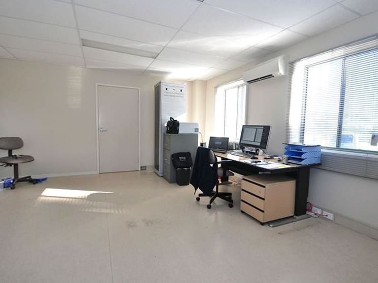 Click to view all images Unit 3/11-13 Maynard Drive Epsom VIC 3551 - Image 2