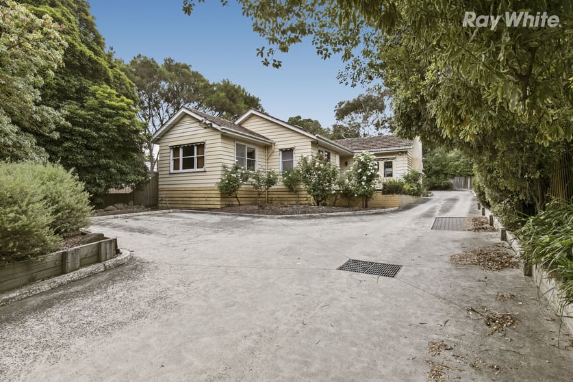 Click to view all images 128 Mt Dandenong Road Ringwood East VIC 3135 - Image 2
