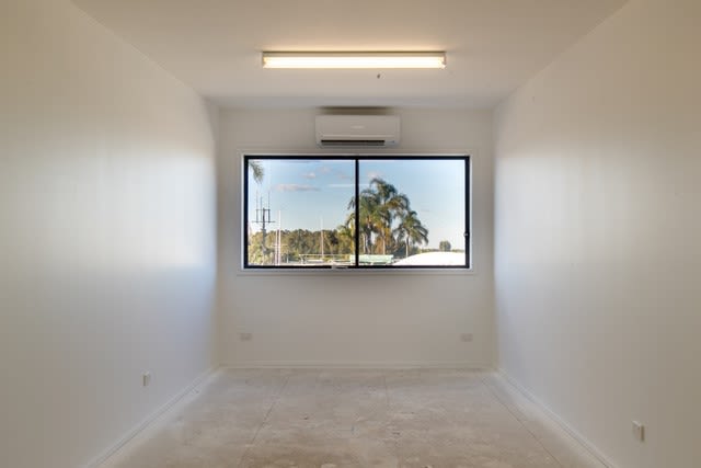 Click to view all images 5/18 Port Marina - Park Street Port Macquarie NSW 2444 - Image 2