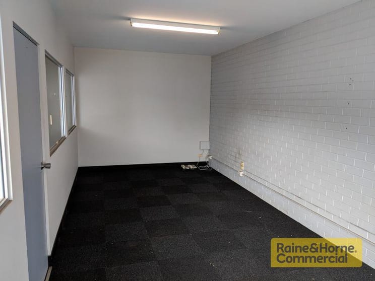 Click to view all images Unit 7 / 20 Milford Street East Victoria Park WA 6101 - Image 2