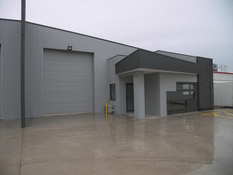 Click to view all images 5 Piper Road East Bendigo VIC 3550 - Image 1
