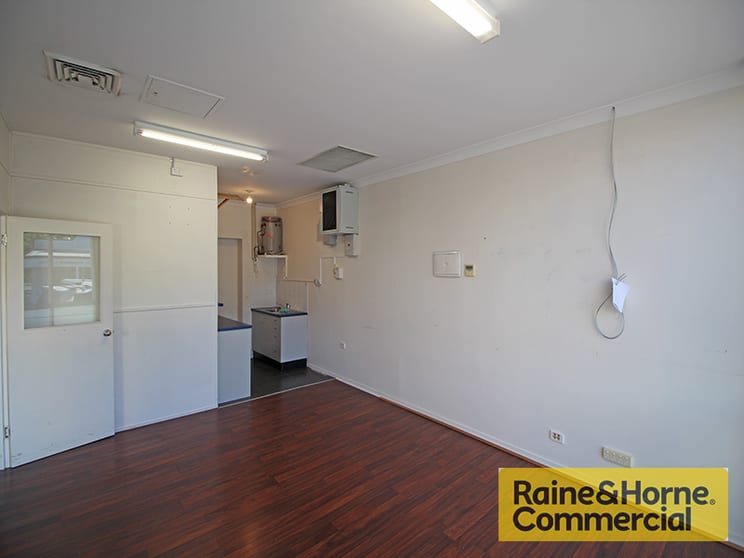 Click to view all images 8/16 Brighton Road Sandgate QLD 4017 - Image 3