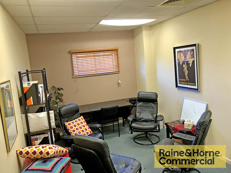 Click to view all images Kenmore QLD 4069 - Image 3
