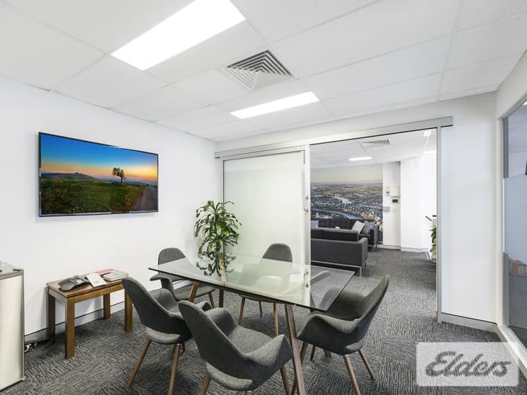 Click to view all images 18 Masters Street Newstead QLD 4006 - Image 2