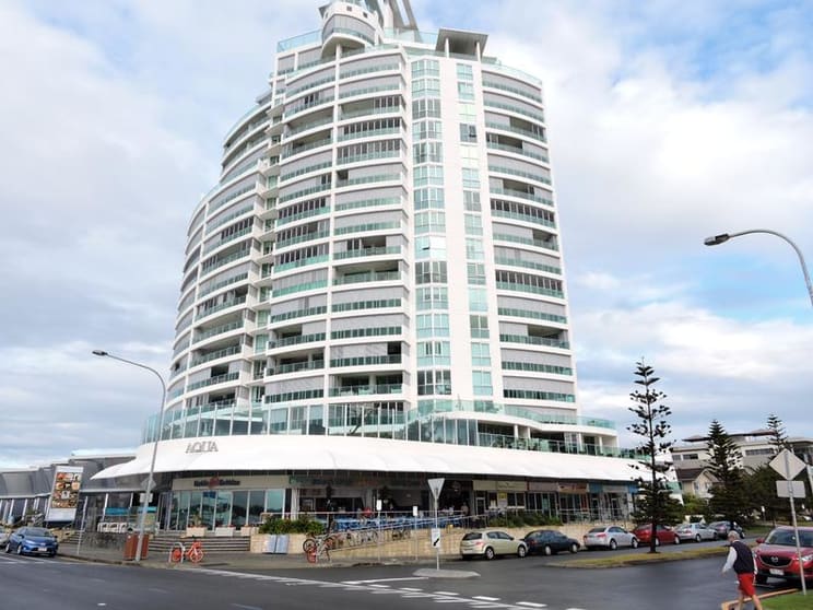 Click to view all images 300 Marine Parade Labrador QLD 4215 - Image 1