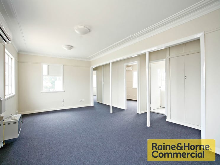 Click to view all images 2/362 Hamilton Road Chermside QLD 4032 - Image 3