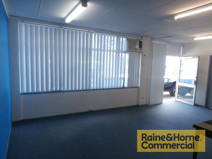 Click to view all images 8/8 Chrome Street Salisbury QLD 4107 - Image 2
