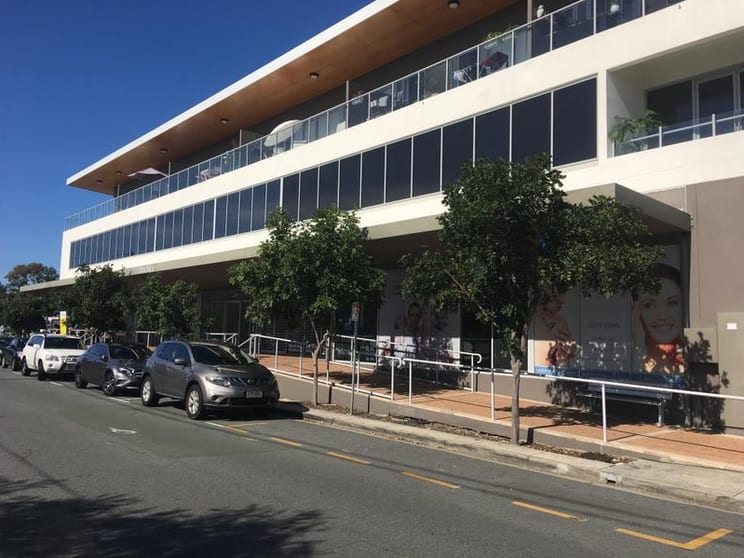 Click to view all images 102 A&B Bruce Avenue Paradise Point QLD 4216 - Image 1