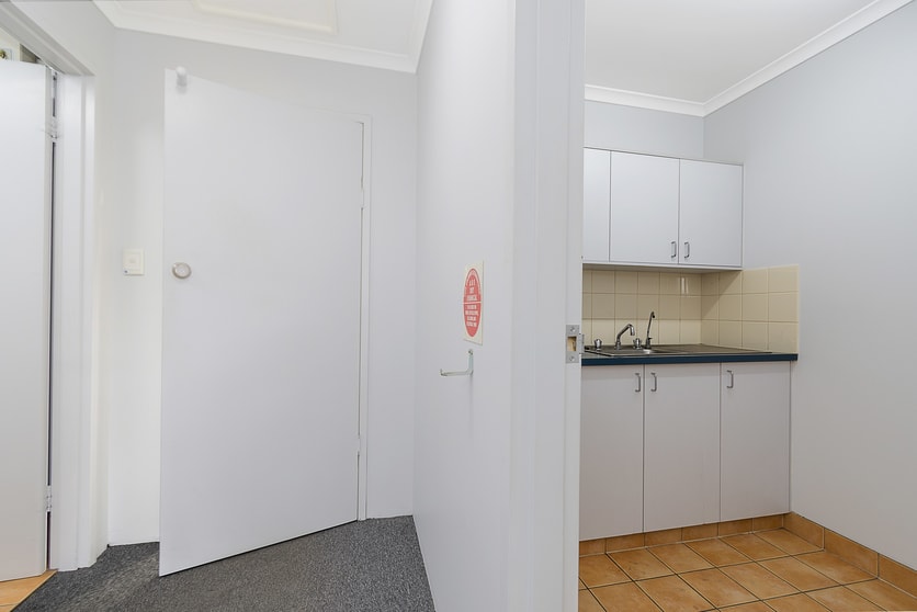 Click to view all images 1/10 Endeavour Drive Port Adelaide SA 5015 - Image 3