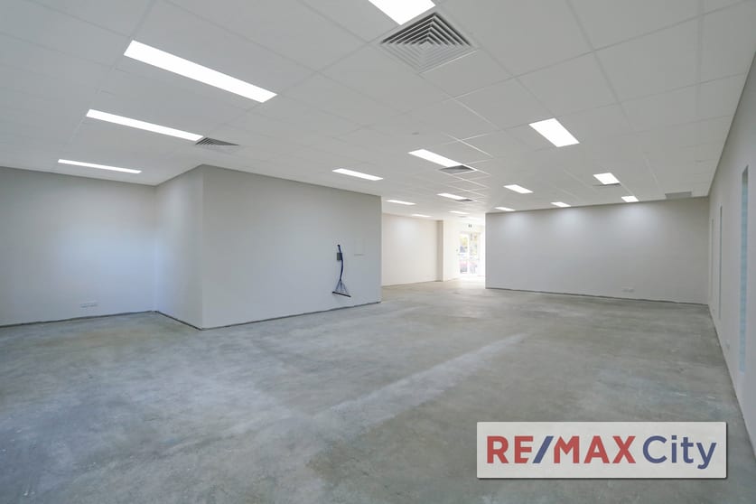 Click to view all images 2/601 Logan Road Greenslopes QLD 4120 - Image 3