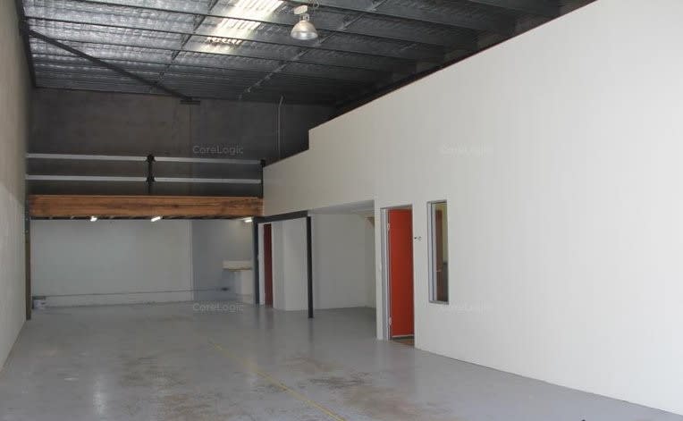 Click to view all images 3/30 Fremantle Street Burleigh Heads QLD 4220 - Image 2