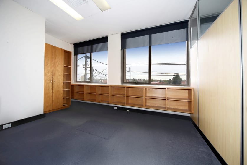 Click to view all images 1/368 Hawthorn Road Caulfield South VIC 3162 - Image 2