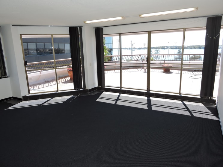 Click to view all images 12/66 Marine Parade Southport QLD 4215 - Image 3