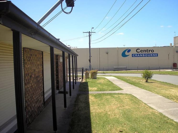 Click to view all images 10 Greaves Street Cranbourne VIC 3977 - Image 3