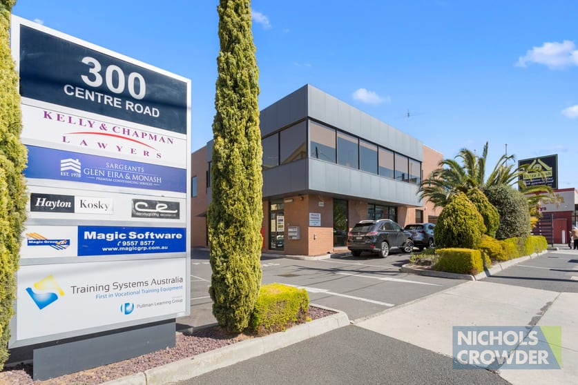 Click to view all images 2/300 Centre Road Bentleigh VIC 3204 - Image 1