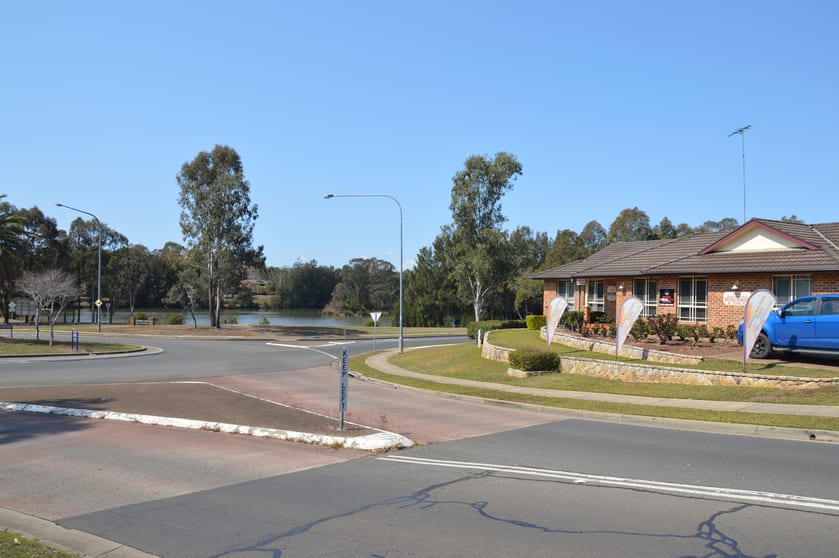 Click to view all images 2/2 Sir John Jamison Circuit Glenmore Park NSW 2745 - Image 2