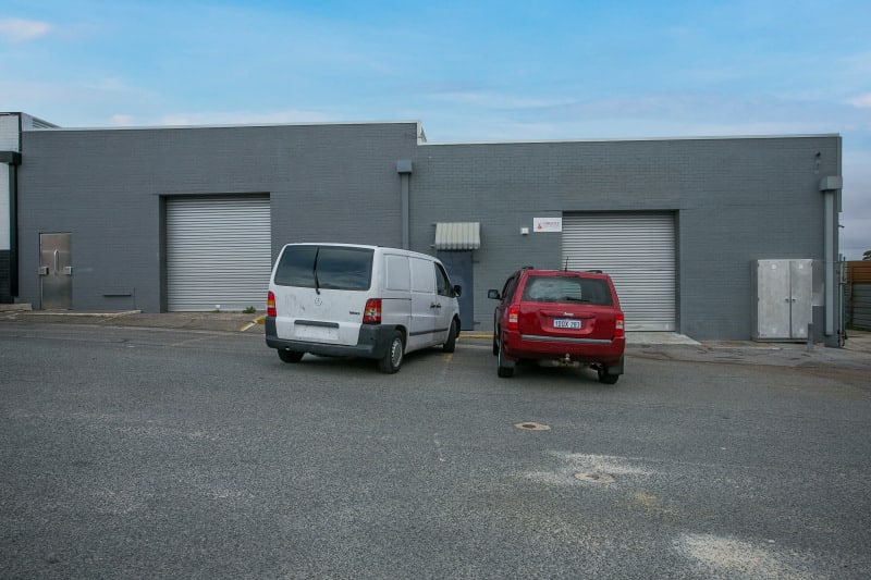 Click to view all images Unit 4/220 Gnangara Rd Landsdale WA 6065 - Image 1