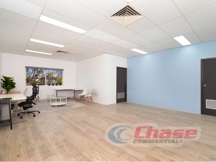 Click to view all images 4/633 Logan Road Greenslopes QLD 4120 - Image 1