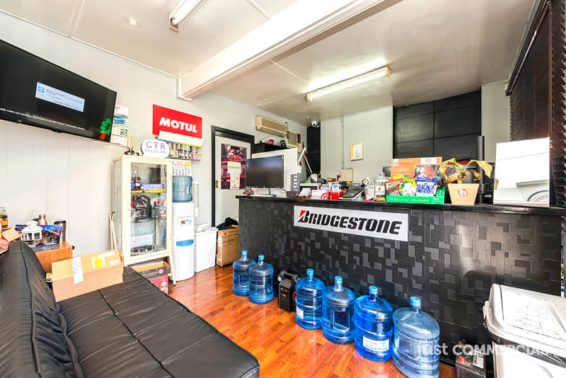 Click to view all images 66 Henderson Road Clayton VIC 3168 - Image 3