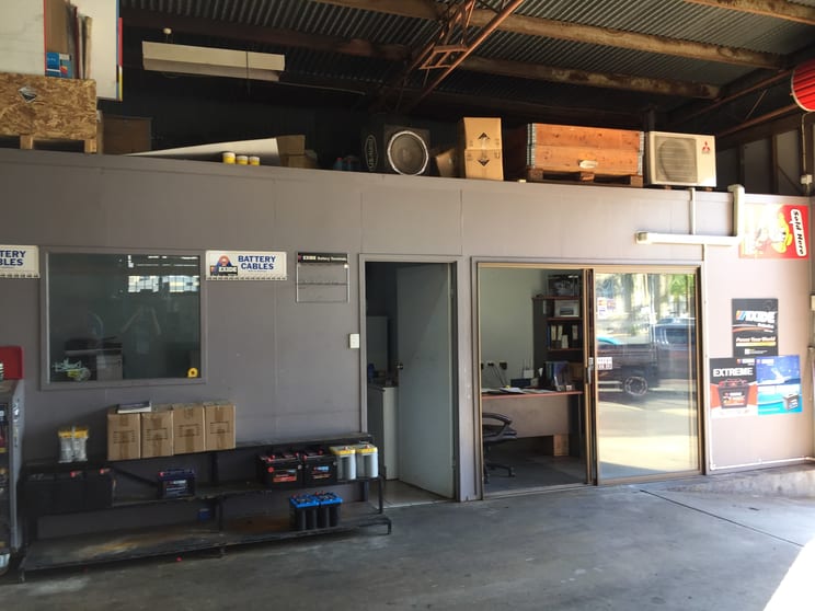 Click to view all images 5 Derby Street Rockhampton City QLD 4700 - Image 2