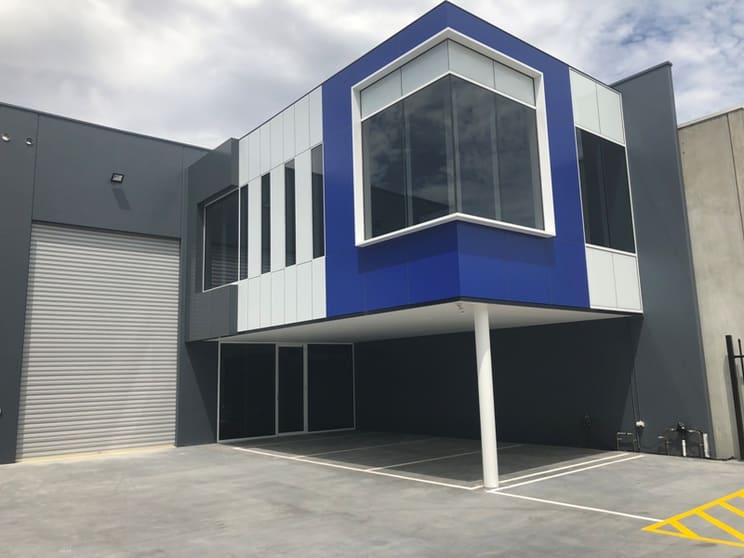 Click to view all images 2/7 Jarrah Drive Braeside VIC 3195 - Image 2