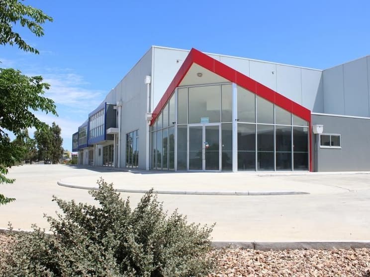Click to view all images 1-17 Derrimut Drive Derrimut VIC 3026 - Image 1