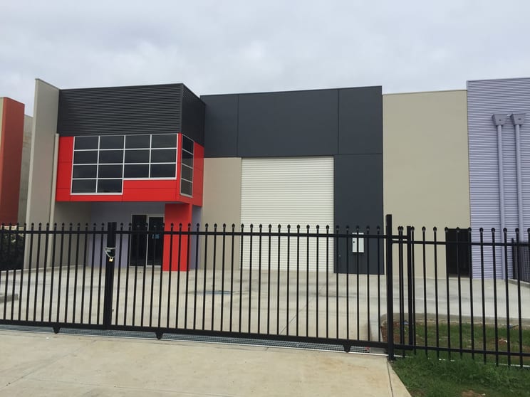 Click to view all images 1/23 Glenville Drive Melton VIC 3337 - Image 1