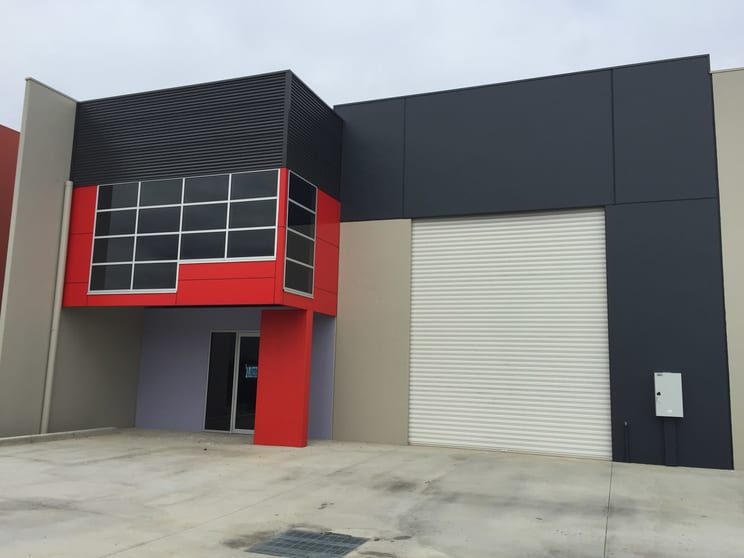 Click to view all images 1/23 Glenville Drive Melton VIC 3337 - Image 3