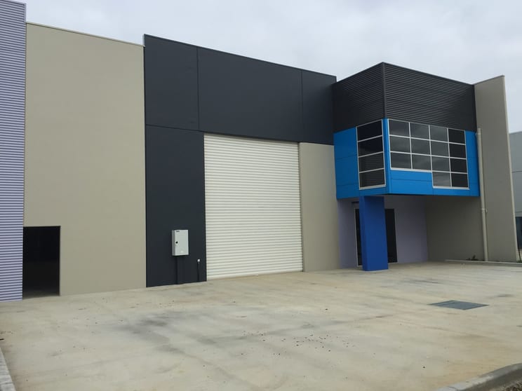 Click to view all images 2/23 Glenville Drive Melton VIC 3337 - Image 2