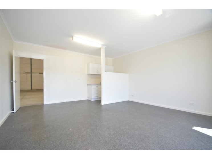Click to view all images Unit 6/9 Arnhem Close Gateshead NSW 2290 - Image 3