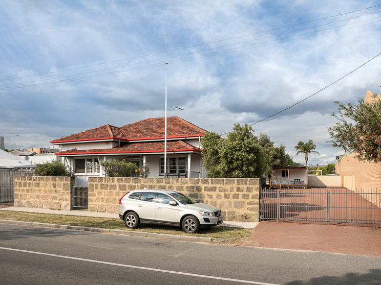 Click to view all images 96 Marine Terrace Fremantle WA 6160 - Image 3