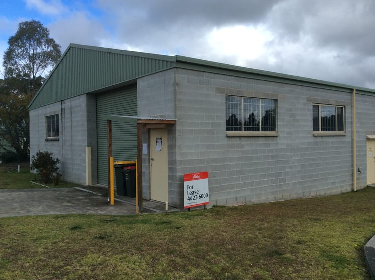 Click to view all images Unit 2/ 31 NORFOLK AVENUE South Nowra NSW 2541 - Image 2