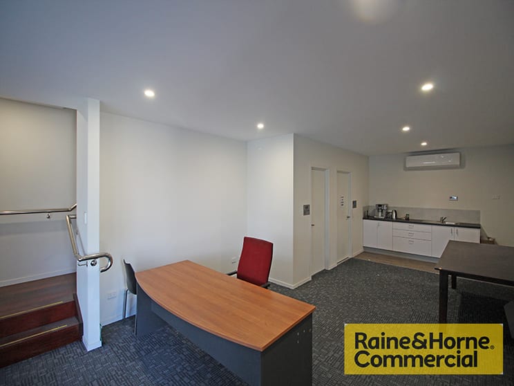 Click to view all images 2/28 Redcliffe Gardens Drive Clontarf QLD 4019 - Image 3