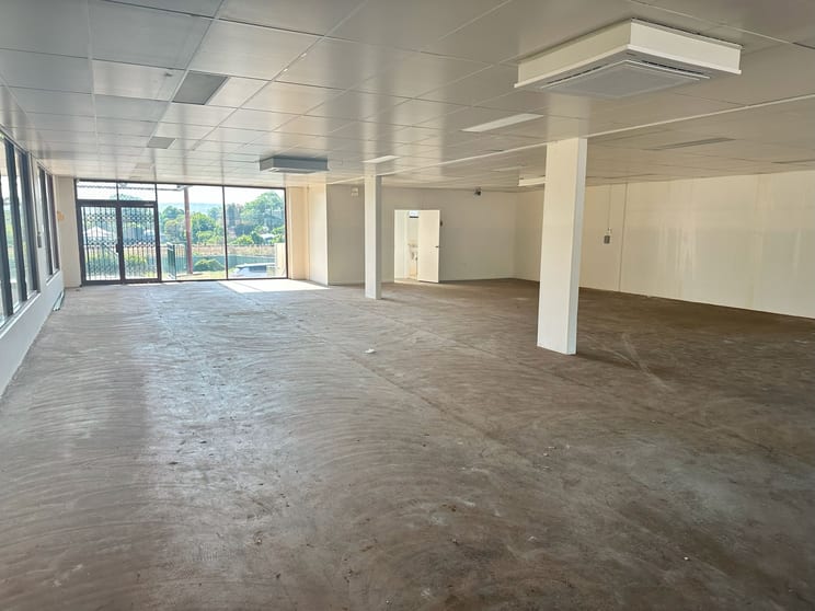 Click to view all images 1 & 2/168 Bridge Street Muswellbrook NSW 2333 - Image 2