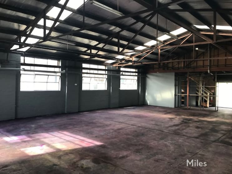 Click to view all images 10 Quinn Street Preston VIC 3072 - Image 2