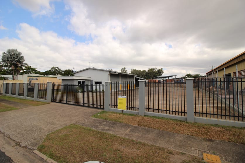 Click to view all images 9 Commercial Place Earlville QLD 4870 - Image 1