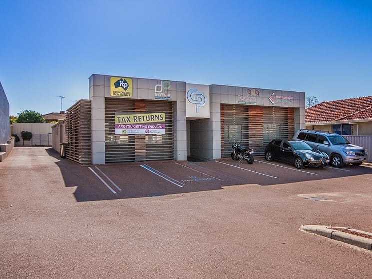Click to view all images 110 Pinjarra Road Mandurah WA 6210 - Image 1