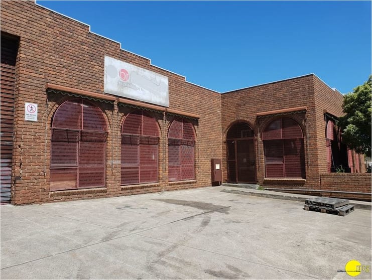 Click to view all images 30 Albermarle Street Kensington VIC 3031 - Image 2