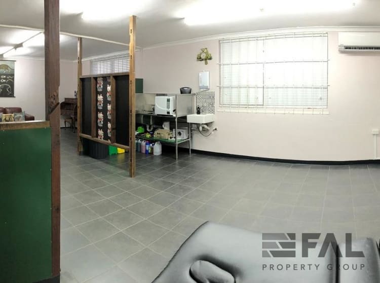 Click to view all images Suite J/399 Honour Avenue Graceville QLD 4075 - Image 1