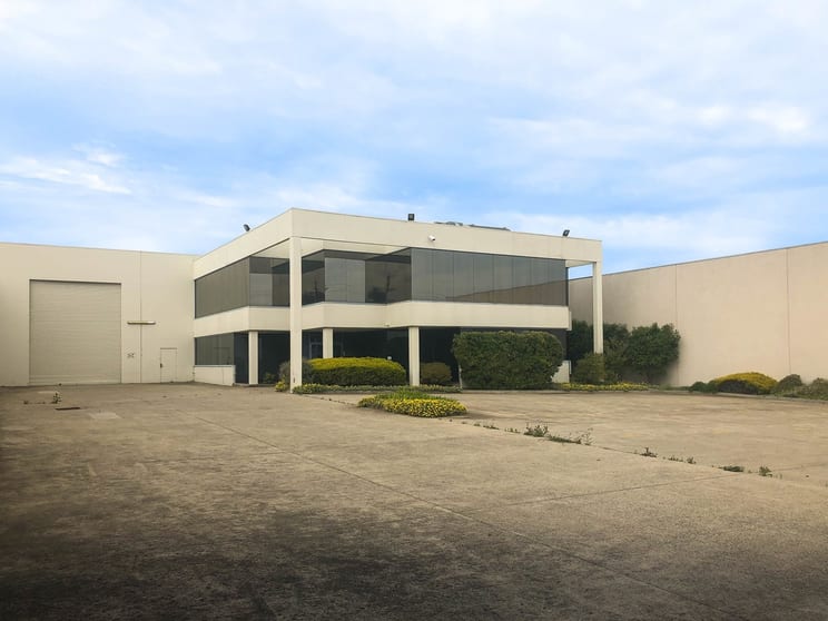 Click to view all images 4 Saligna Drive Tullamarine VIC 3043 - Image 1