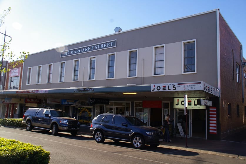 Click to view all images FF Suite 3/217 Margaret Street Toowoomba City QLD 4350 - Image 1