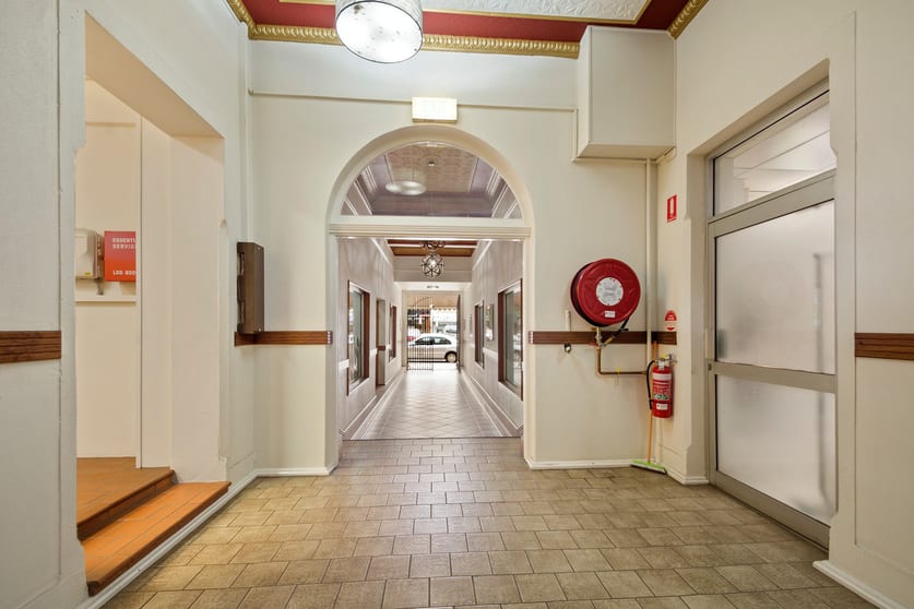 Click to view all images Suite 6/456 Ruthven Street Toowoomba QLD 4350 - Image 1