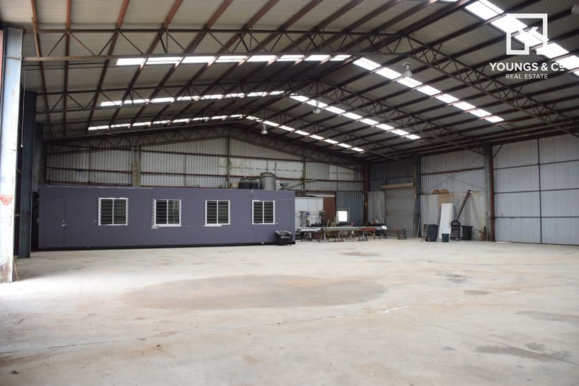 Click to view all images 44 Wanganui Rd Shepparton North VIC 3631 - Image 1