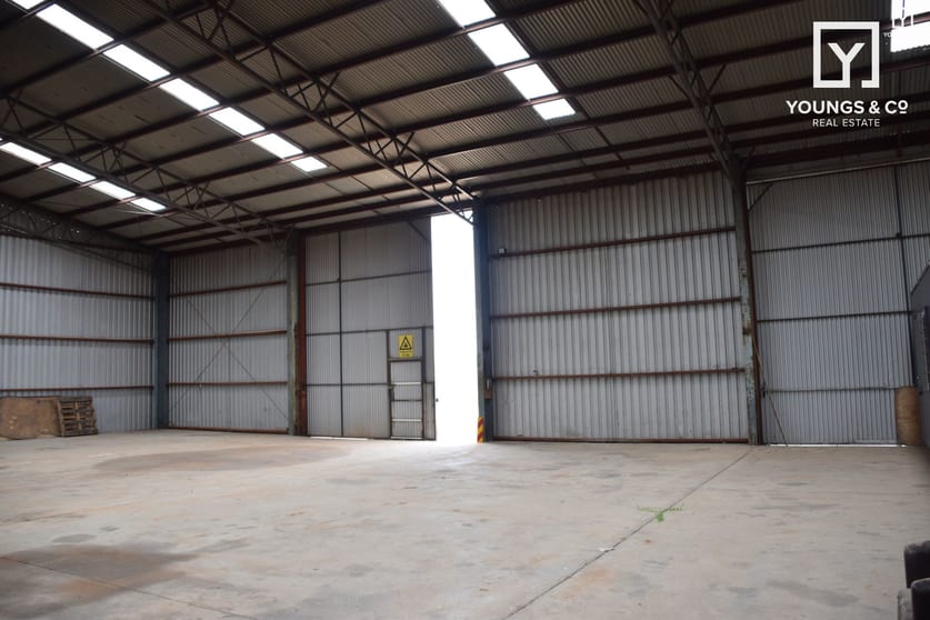 Click to view all images 44 Wanganui Rd Shepparton North VIC 3631 - Image 2