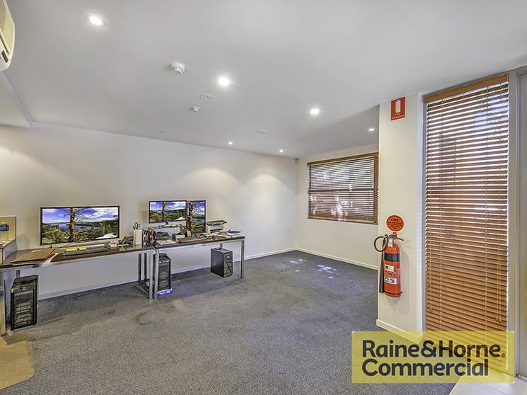 1/35 Wyandra Street Teneriffe QLD 4005 - Image 2