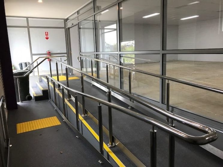 Click to view all images Shop 3/1 Commercial Place Drouin VIC 3818 - Image 3