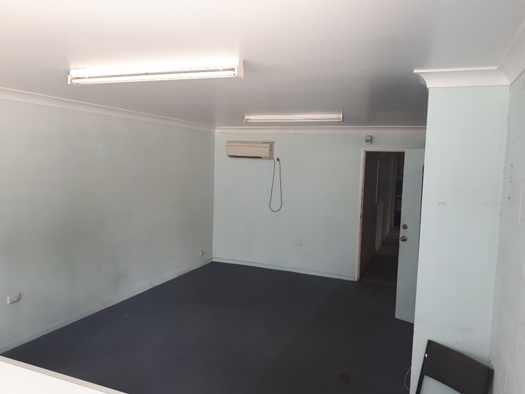 Click to view all images 1a/207 Queens Road Kingston QLD 4114 - Image 3