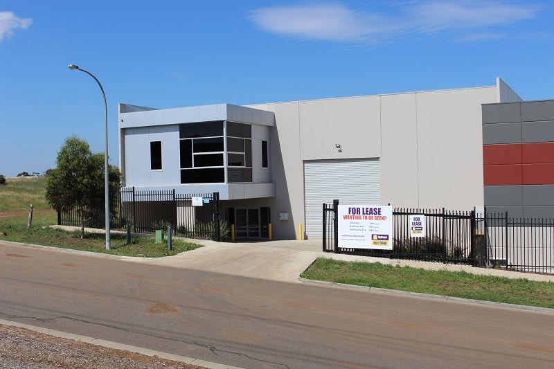 Click to view all images 22 Kurrle Road Sunbury VIC 3429 - Image 1