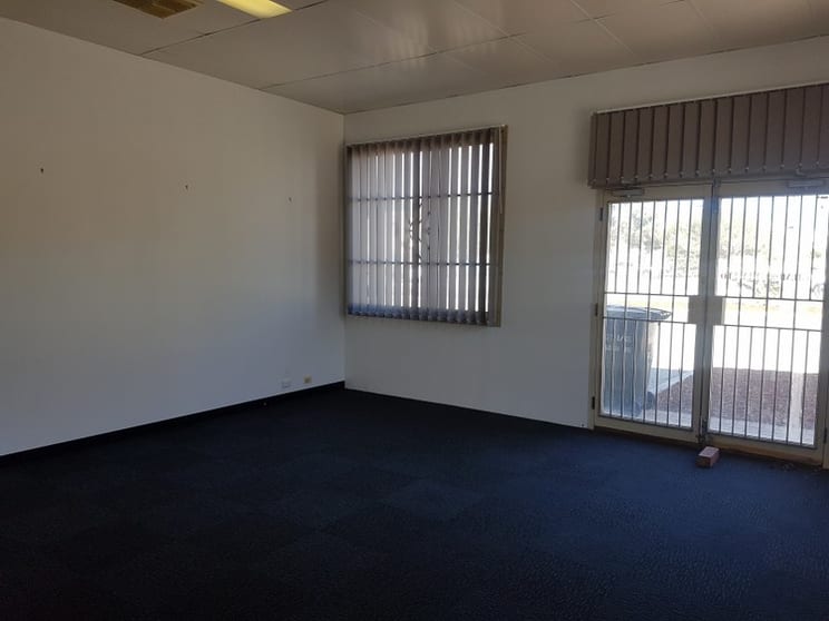 Click to view all images 1/38 Oxleigh Drive Malaga WA 6090 - Image 2