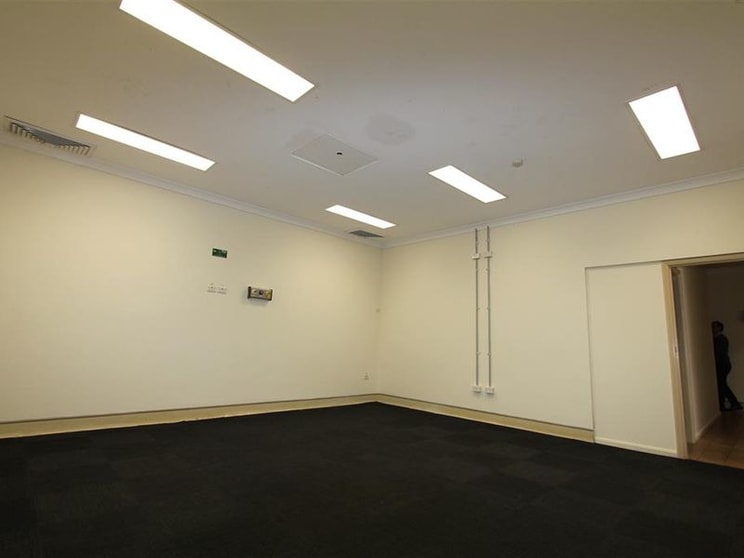 Click to view all images 32 The Avenue Hurstville NSW 2220 - Image 2